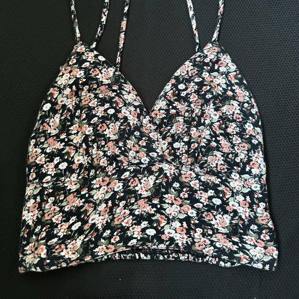 Abercrombie and Fitch Floral Black Crop Top - Picture 1 of 3